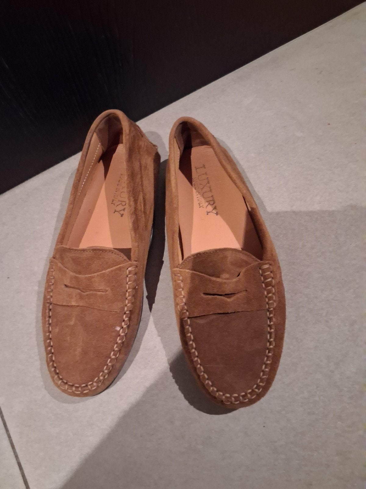 luxury schoenen, Kleding | Dames, Schoenen, Ophalen of Verzenden, Zo goed als nieuw, Zwart, Sneakers of Gympen