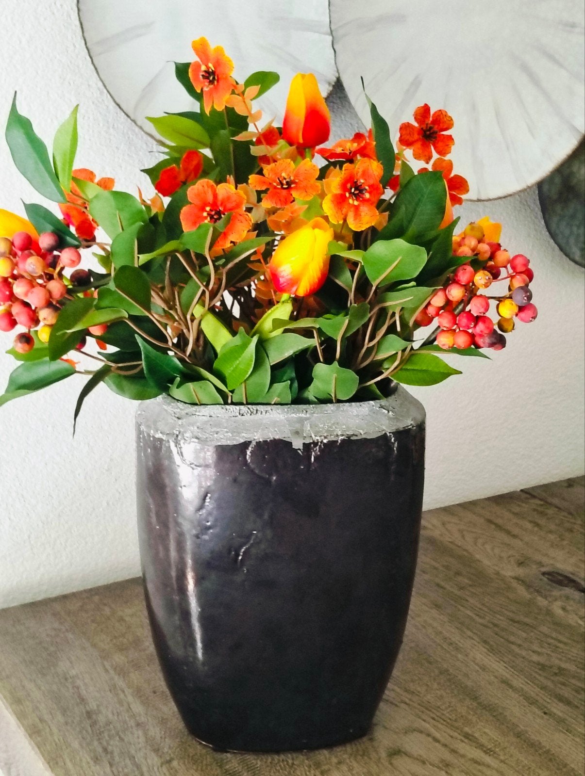 Mooi boeket kunstbloemen inclusief Brynxz vaas, Ophalen of Verzenden, Zo goed als nieuw, Boeket