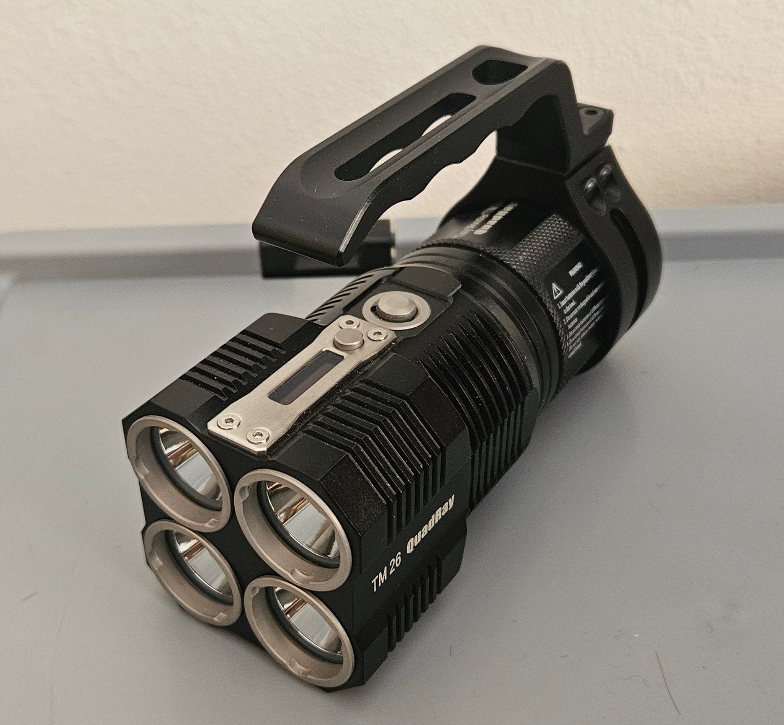 Nitecore Tiny Monster TM26 QuadRay zaklamp met 4 batterijen, Ophalen of Verzenden, Zo goed als nieuw
