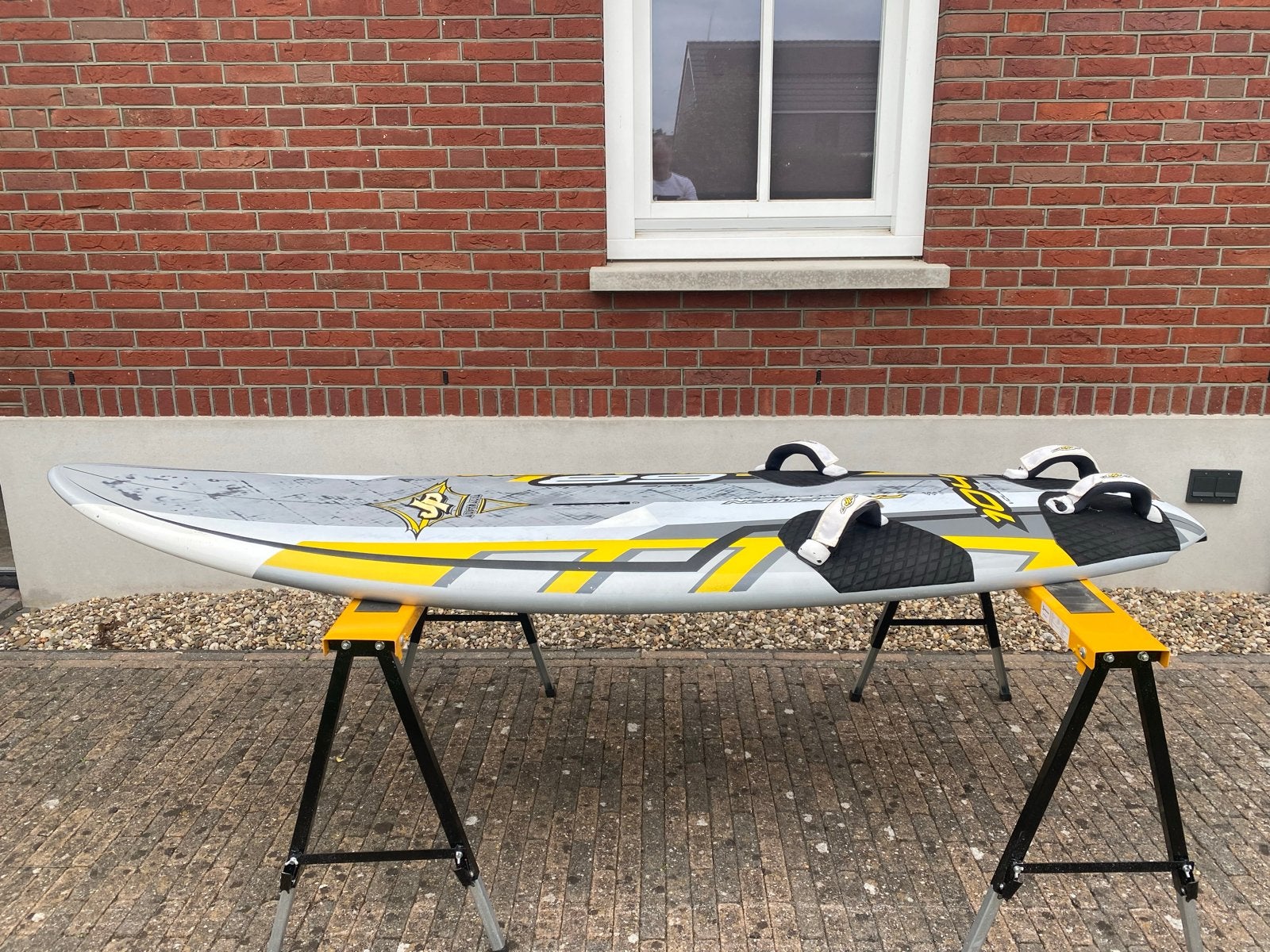 JP Australia Slalom Racing Windsurfplank 104L, Watersport en Boten, Met voetbanden, Gebruikt, Minder dan 250 cm, Ophalen of Verzenden