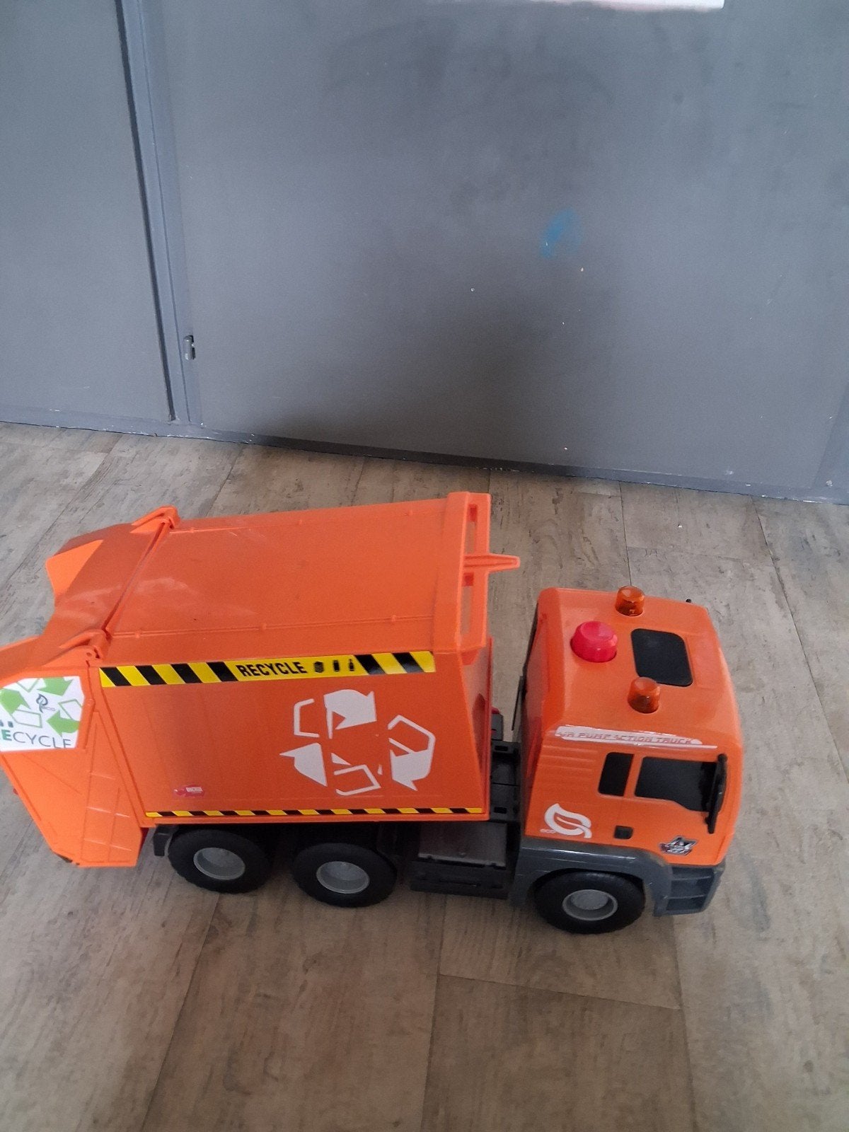 Grote oranje speelgoed vuilniswagen, Ophalen, Zo goed als nieuw