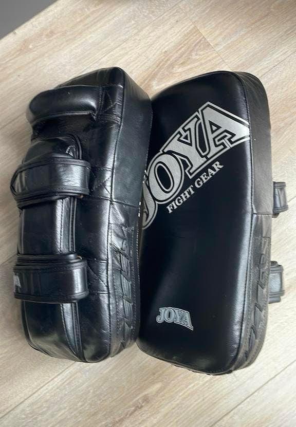 Joya handpads boksen / kickboxen, Ophalen, Zo goed als nieuw, Bokshandschoenen