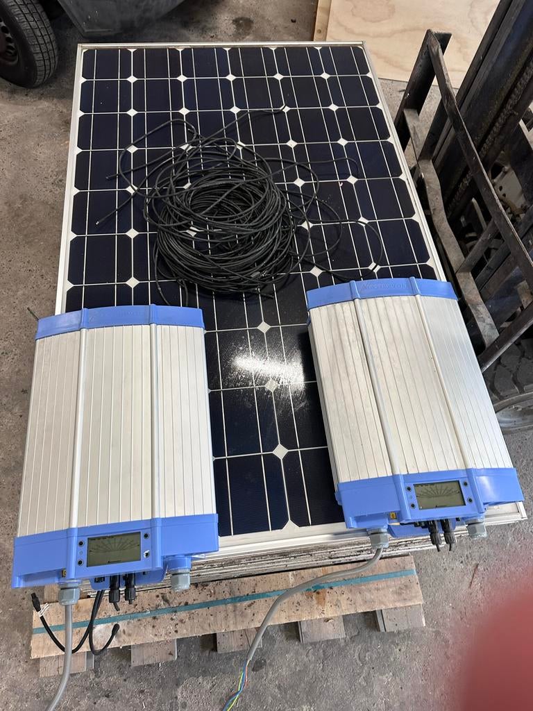 16 zonnepanelen (250Wp) met 2 Mastervolt XS2000 omvormers, Ophalen of Verzenden, Gebruikt, Compleet systeem, 200 wattpiek of meer