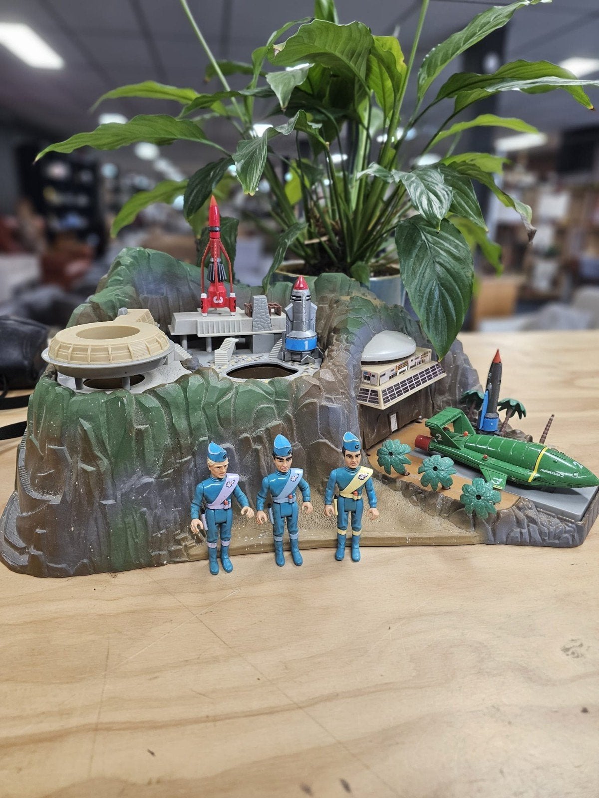 Thunderbirds Tracy Island Estafette Omrin St Annaparochie, Ophalen