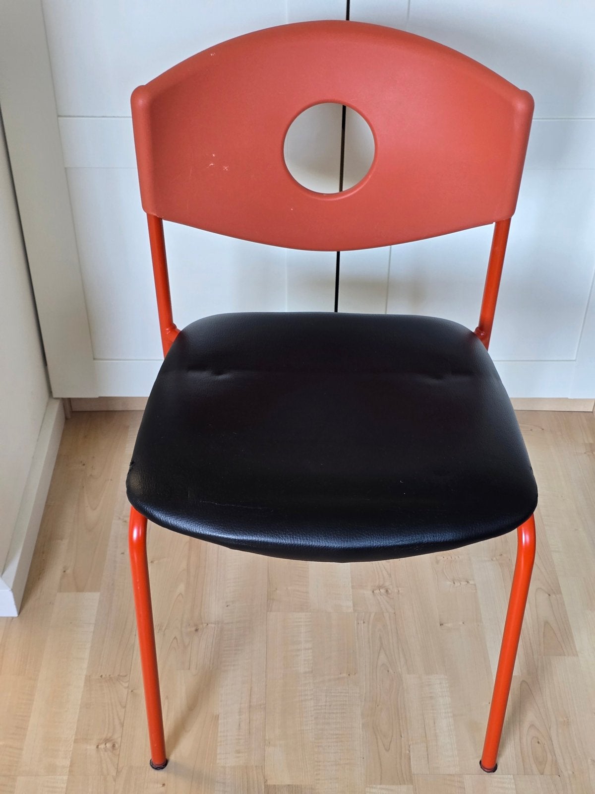 Leuke IKEA STOLJAN stoel – Oranje frame, Ophalen, Zo goed als nieuw, Eén