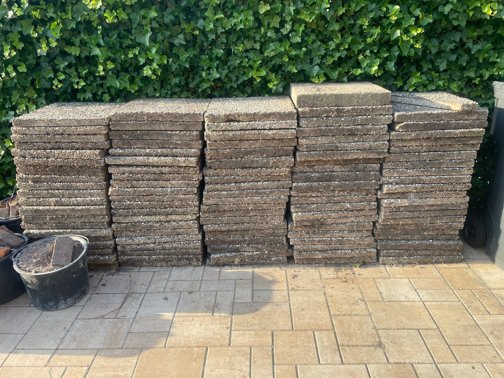 Grindtegels gratis, Tuin en Terras, Tegels en Klinkers, Ophalen, Zo goed als nieuw, Beton, Klinkers