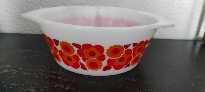 Vintage ovenschaal Arcopal Lotus rood oranje 20 cm, Gebruikt, Overige merken, Ophalen of Verzenden, Overige stijlen