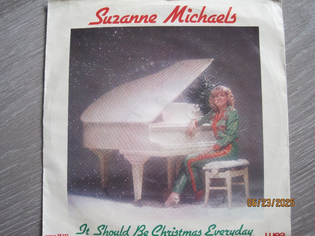 Suzanne Michaels  -  It should be christmas everyday, Fotohoes, 7 inch, Ophalen of Verzenden, Zo goed als nieuw