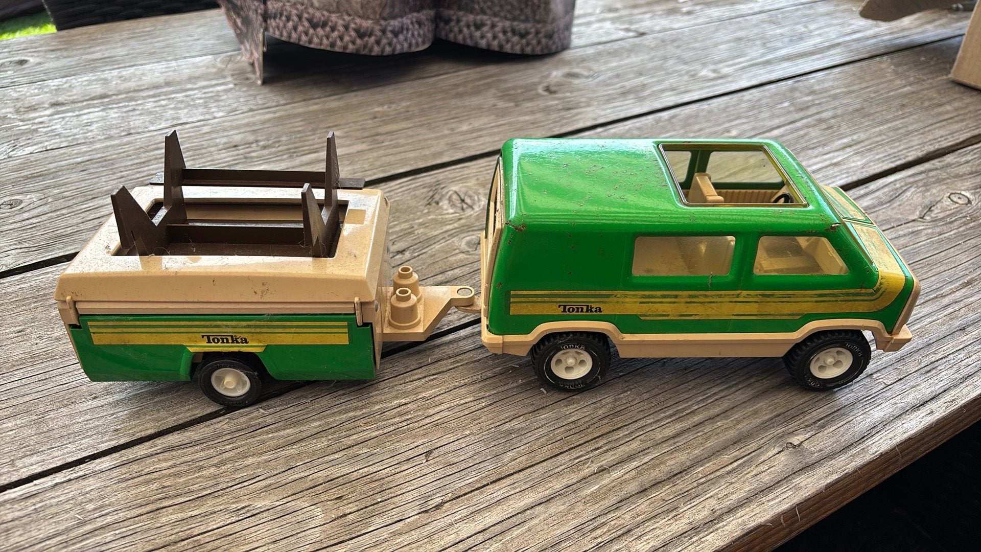 Tonka van met vouwwagen, Ophalen