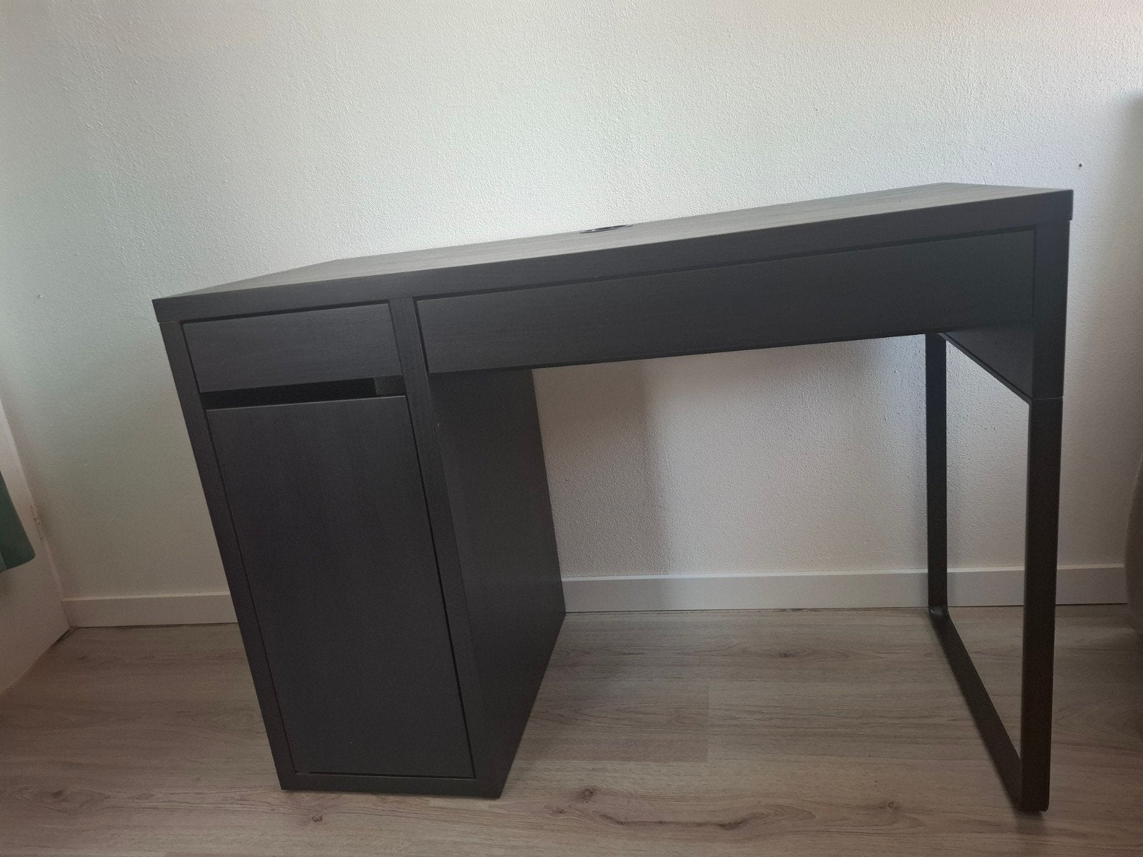 MICKE
Bureau, zwartbruin, 105x50 cm, Ophalen, Gebruikt, Spaanplaat of MDF, IKEA
