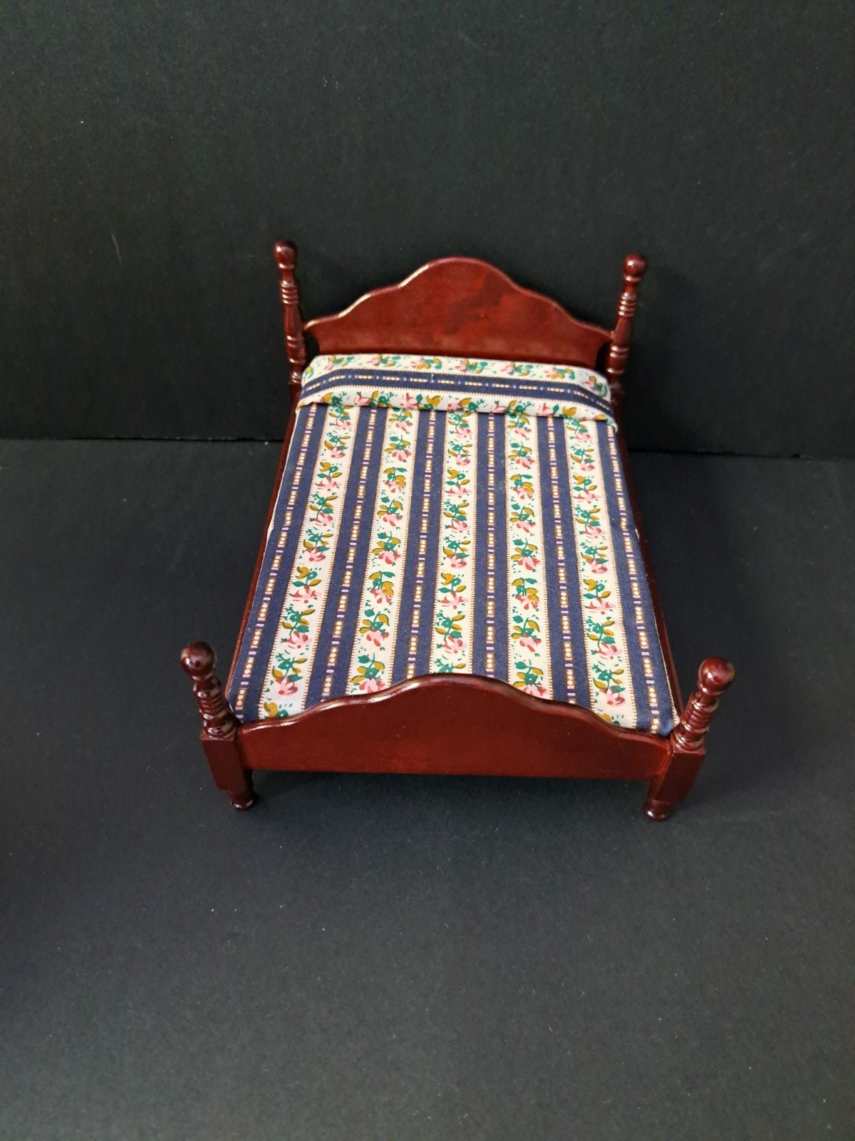 Mahonie houten bed 1:12, Ophalen of Verzenden, Nieuw, Poppenhuis
