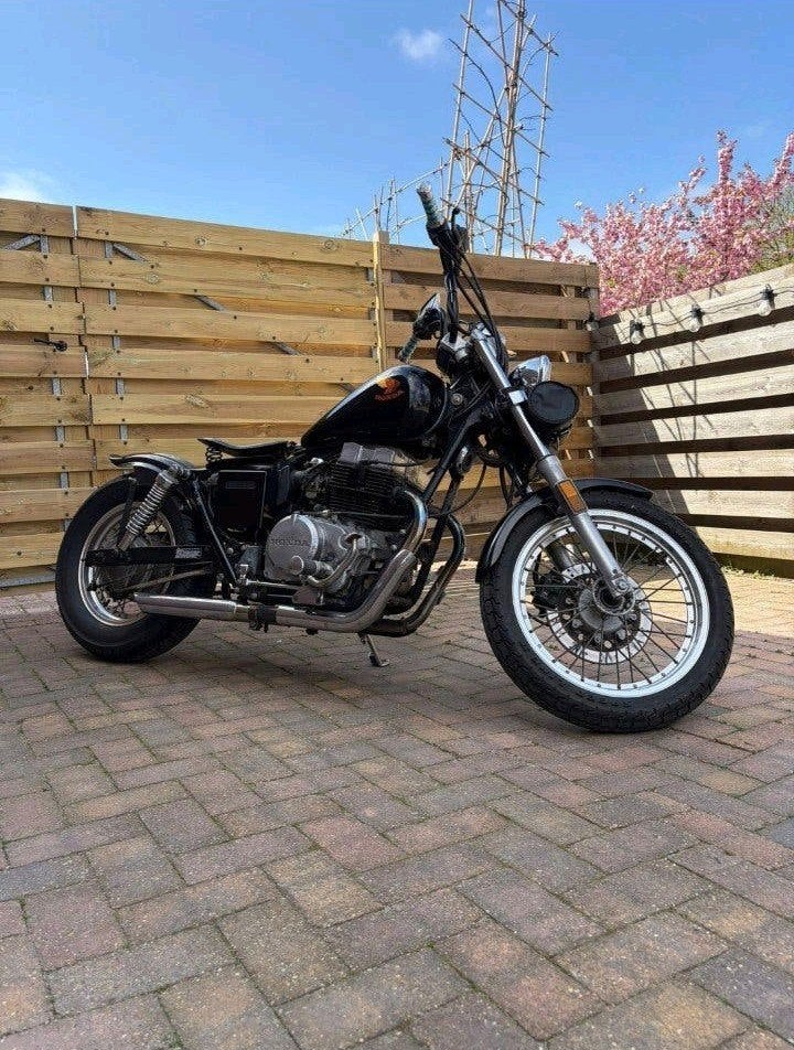 Leuke nette Honda Rebel 450, Motoren, Motoren | Honda, 2 cilinders, Chopper, Particulier, Handgeschakeld