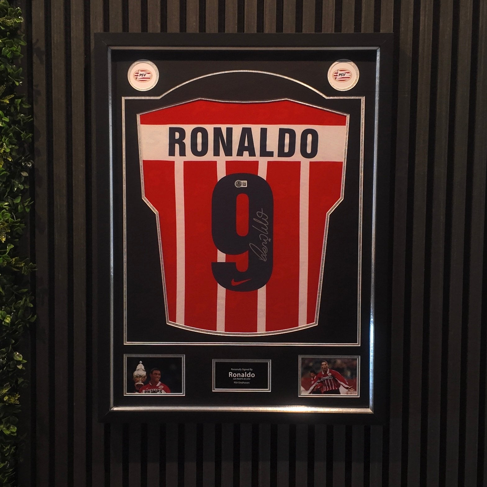 Ronaldo Lima gesigneerd PSV thuisshirt ingelijst BECKETT COA, Verzamelen, Sportartikelen en Voetbal, Verzenden, PSV, Shirt
