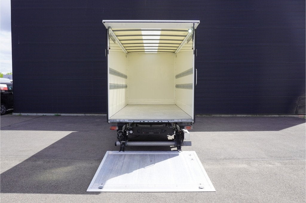 MAN TGE 180pk Automaat Bakwagen Laadklep Navigatie Camera Cr, Stof, Gebruikt, Zwart, 4 cilinders