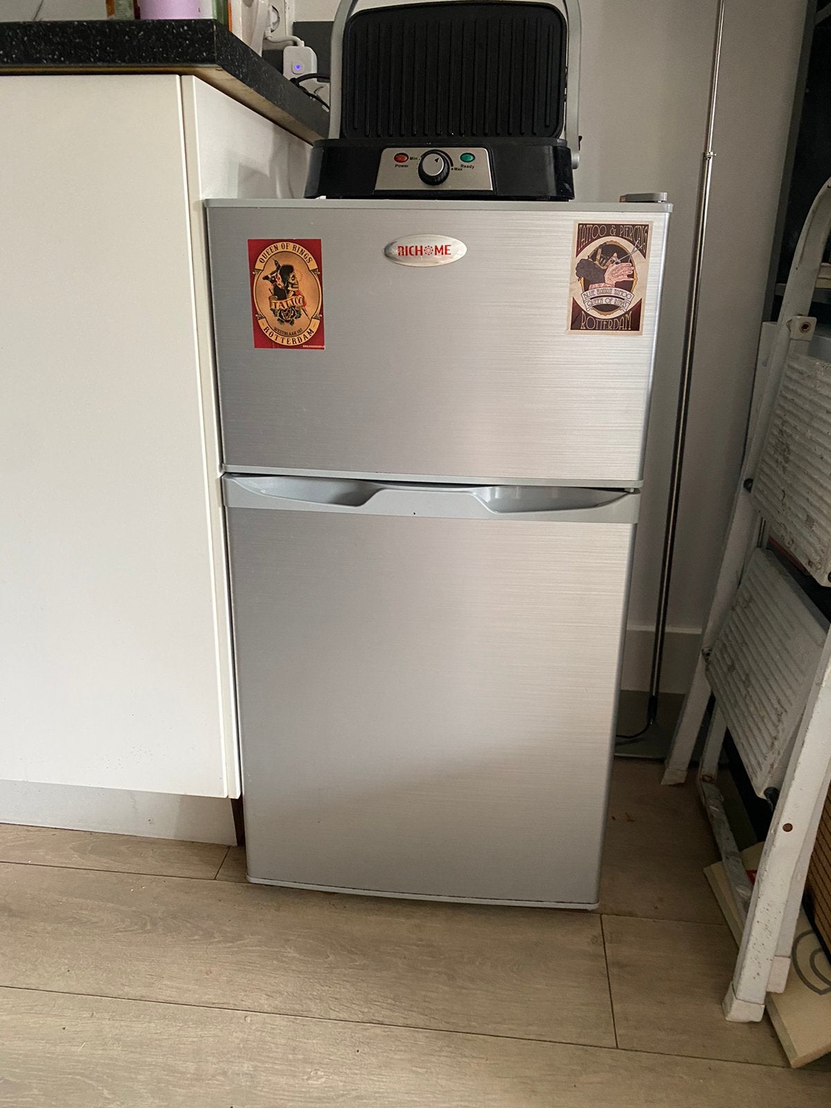 Small silver fridge with freezer, Minder dan 75 liter, Ophalen of Verzenden, Zo goed als nieuw, Met vriesvak