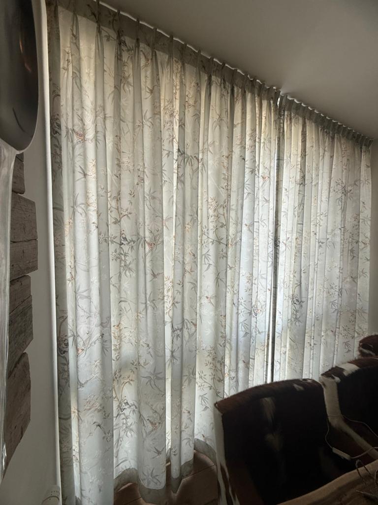 Lichtdoorlatende overgordijnen met vogelprint (salie), Ophalen of Verzenden, Gebruikt, Groen, 200 cm of meer