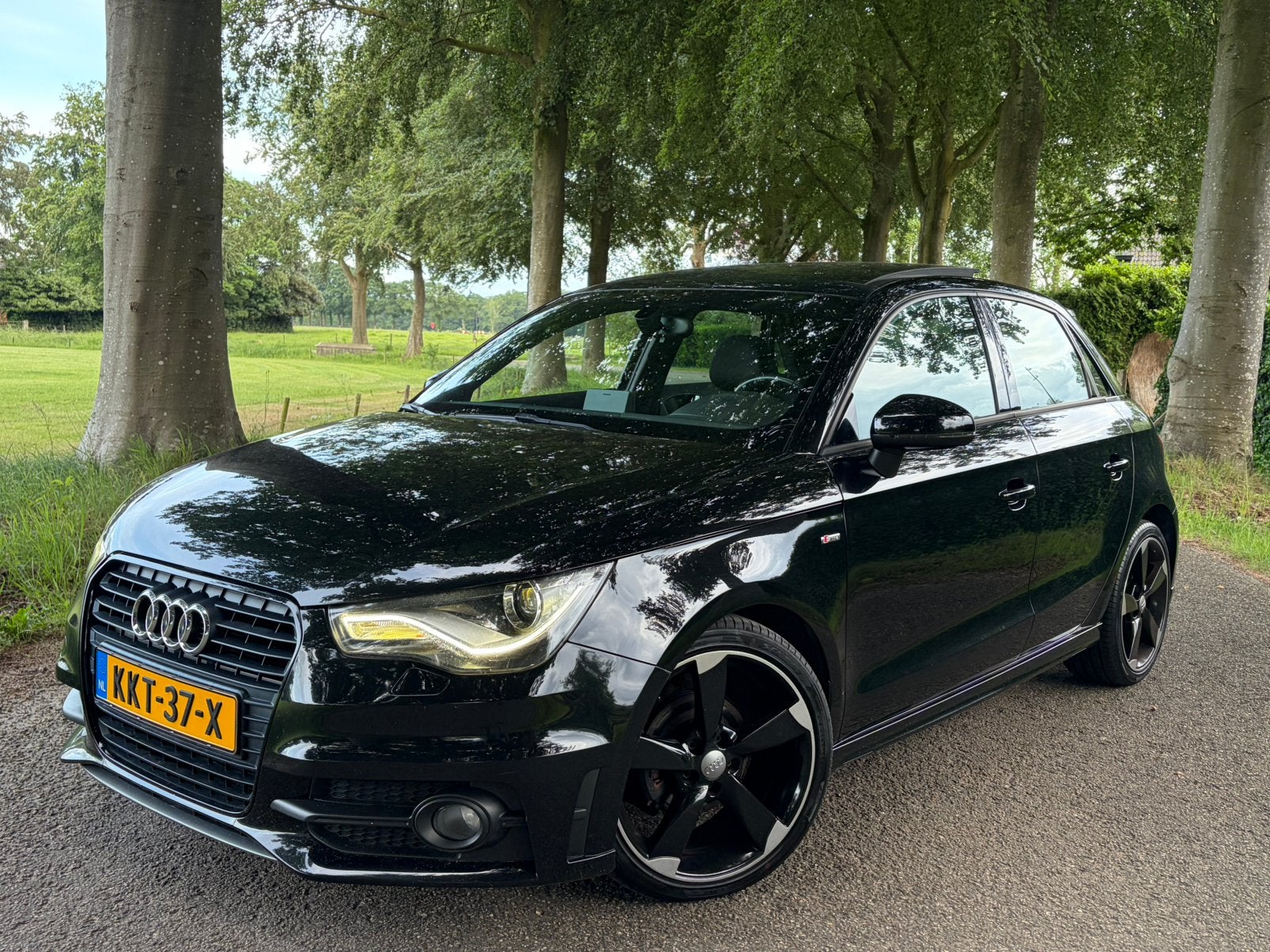 Audi A1 1.2 Tfsi Pano S-Line stoelverwarming Led 2014 Zwart, Auto's, Audi, Voorwielaandrijving, A1, 4 cilinders, Zwart