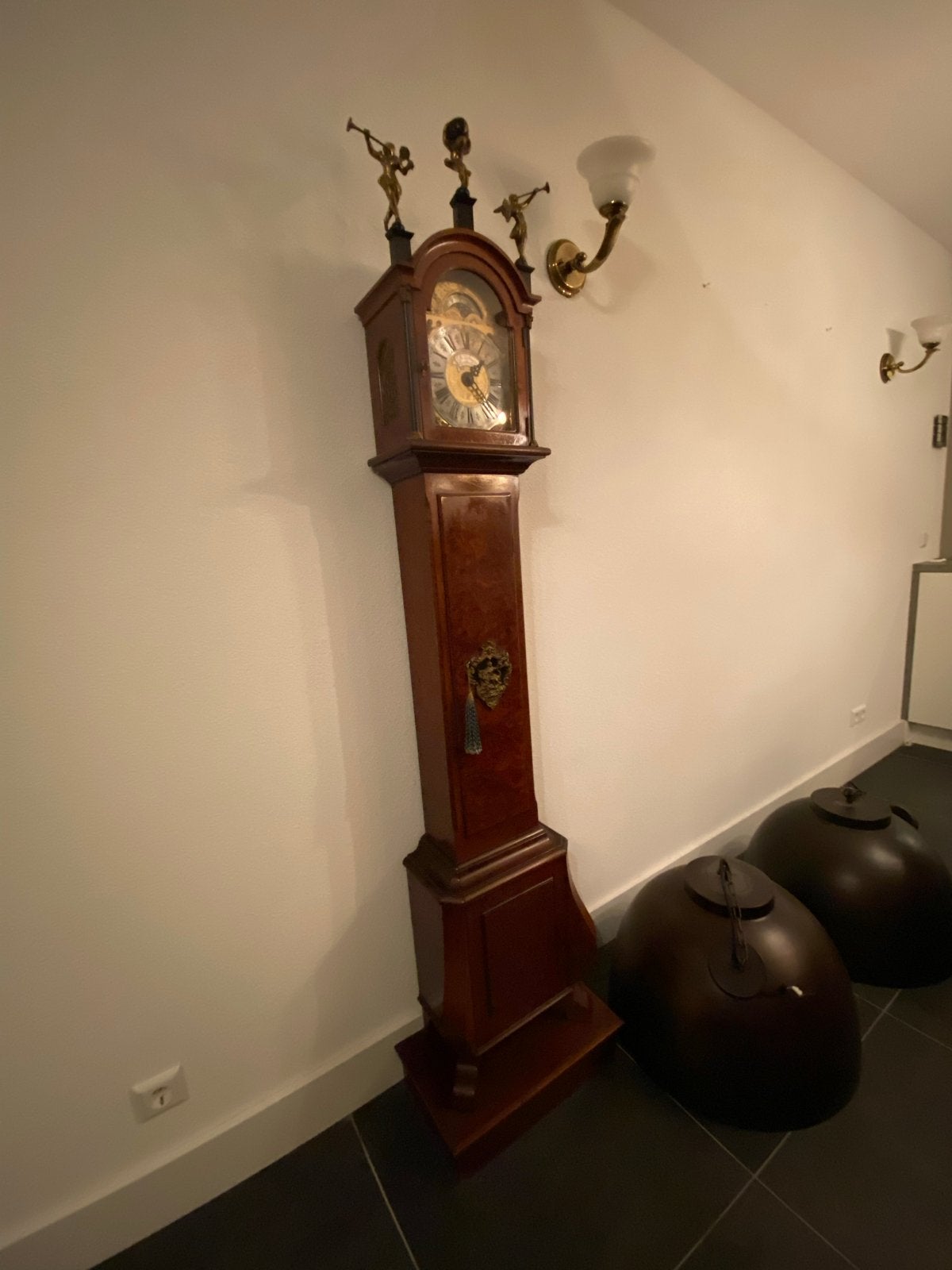 Antieke staande klok met maanfase en bronzen figuren, Antiek en Kunst, Ophalen