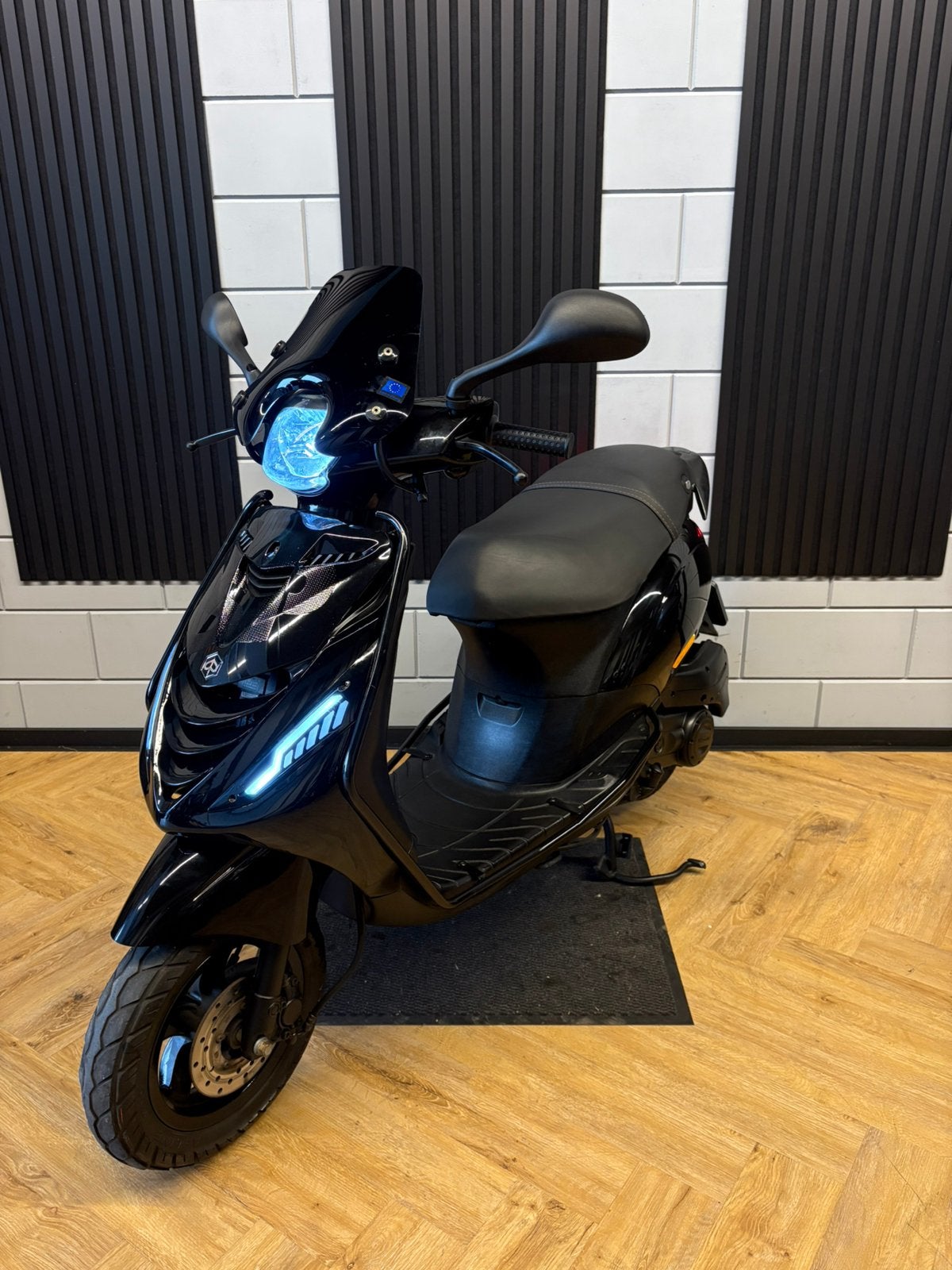 PIAGGIO ZIP 4T 3V 2021 BROM FULL OPTION BLACK ON BLACK, Fietsen en Brommers, Scooters | Piaggio, Ophalen, Maximaal 45 km/u, Zip