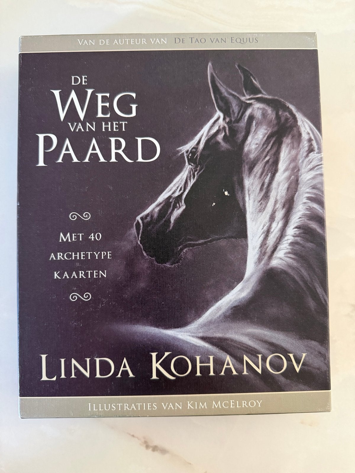De Weg van het Paard - Boek met 40 Archetype Kaarten, Boeken, Ophalen of Verzenden, Zo goed als nieuw, Overige onderwerpen, Overige typen