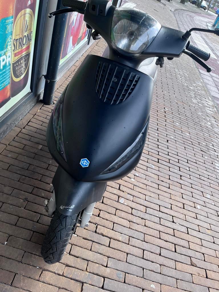 Piaggio Zip snor, Fietsen en Brommers, Scooters | Piaggio, Ophalen, Zo goed als nieuw, Benzine, Zip