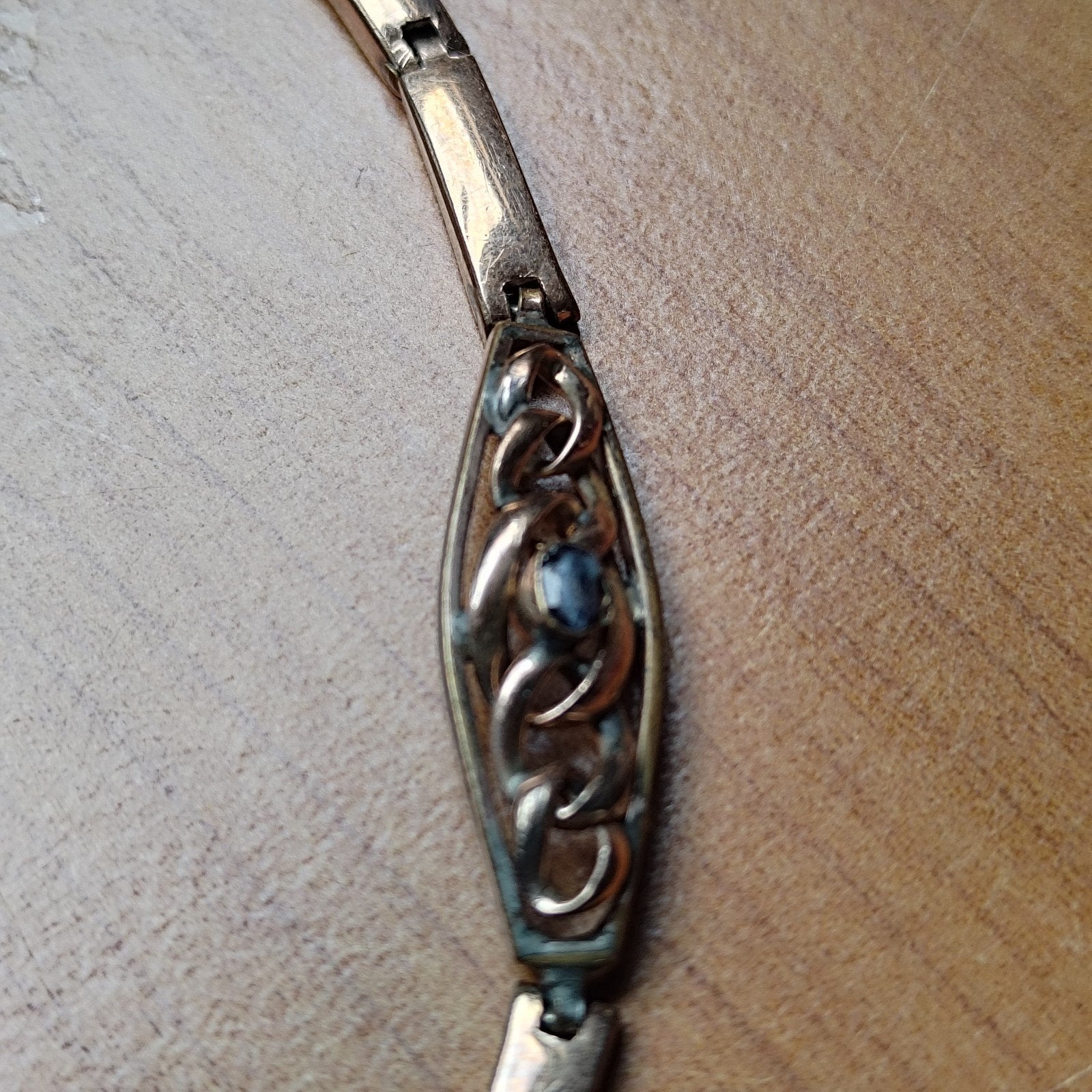 Vintage Gouden Armband met Uniek Design, Gebruikt, Ophalen of Verzenden, Met edelsteen, Goud