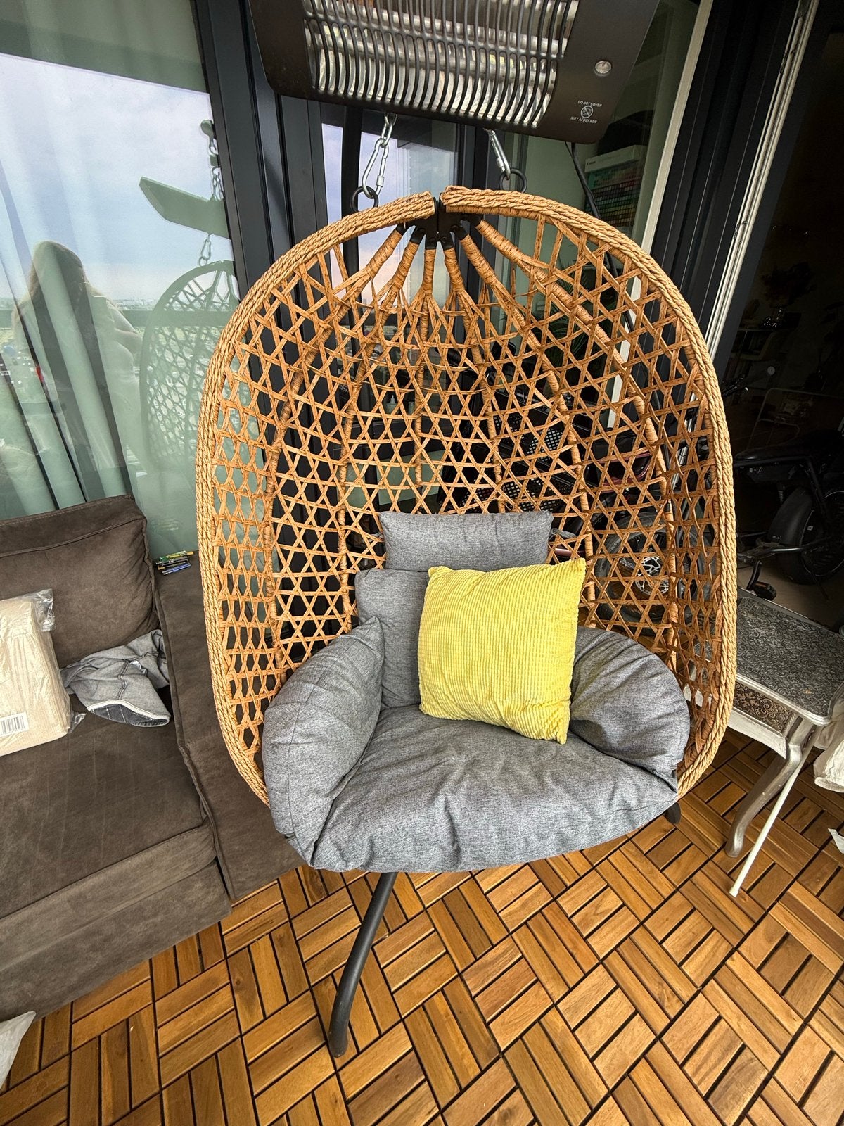 Hangstoel met standaard en kussens (zonder heater), Huis en Inrichting, Stoelen, Gebruikt, Eén, Riet of Rotan, Bruin, Ophalen