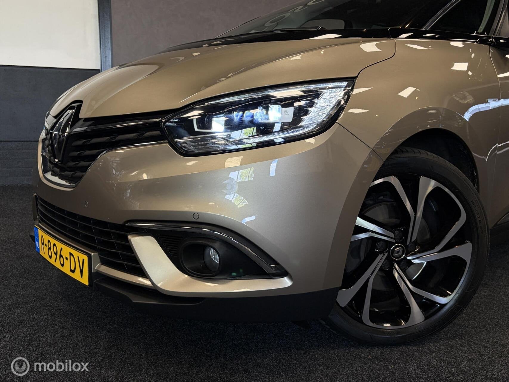 Renault Scenic 1.3 TCe Bose AUTOMAAT / MASSAGE / LED / NAVI, Auto's, Gebruikt, Euro 6, 4 cilinders, Leder en Stof