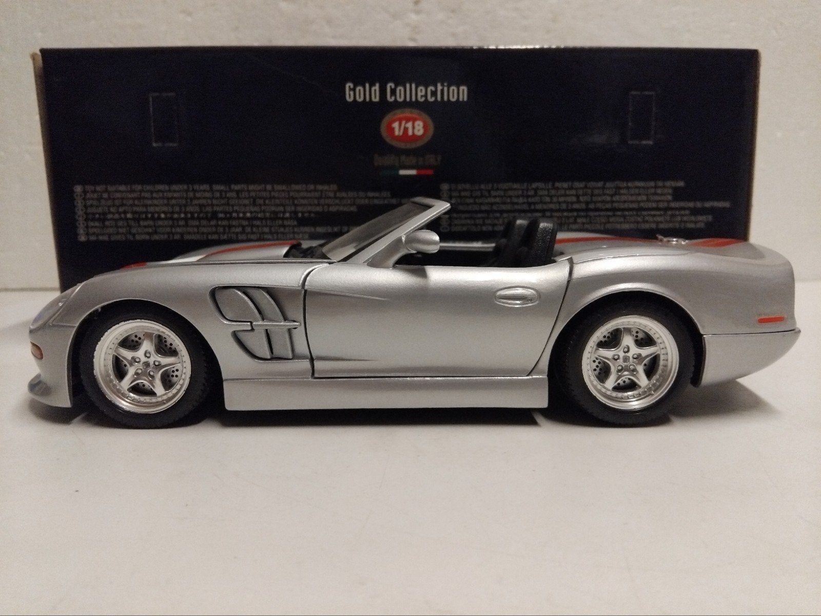 Shelby series 1 silver red stripe '99 Bburago metal 1:18 KRD, Ophalen of Verzenden, Zo goed als nieuw, Auto, Overige merken