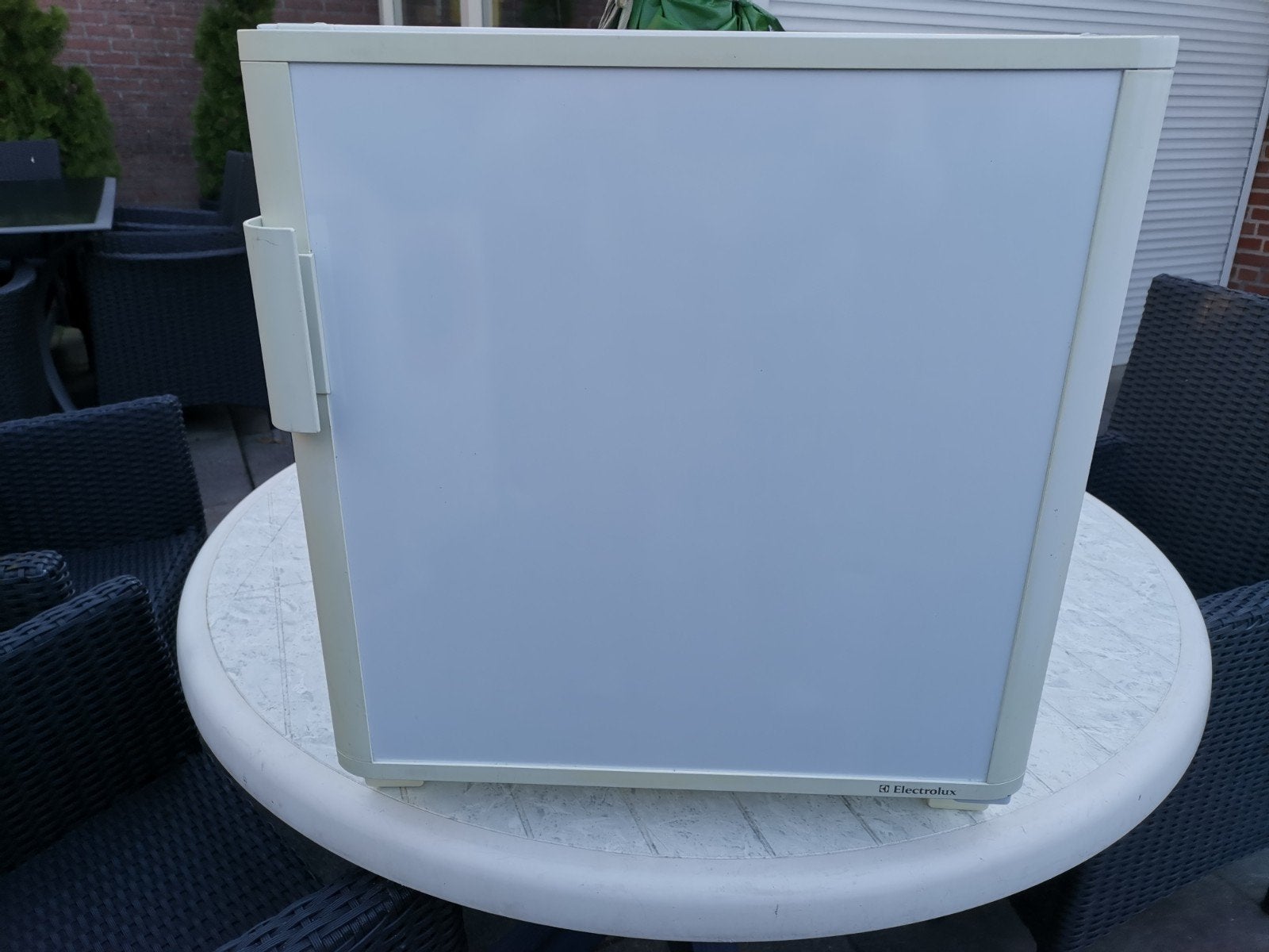 Electrolux Mini Koelkast, Minder dan 75 liter, Ophalen, Zonder vriesvak, Minder dan 85 cm