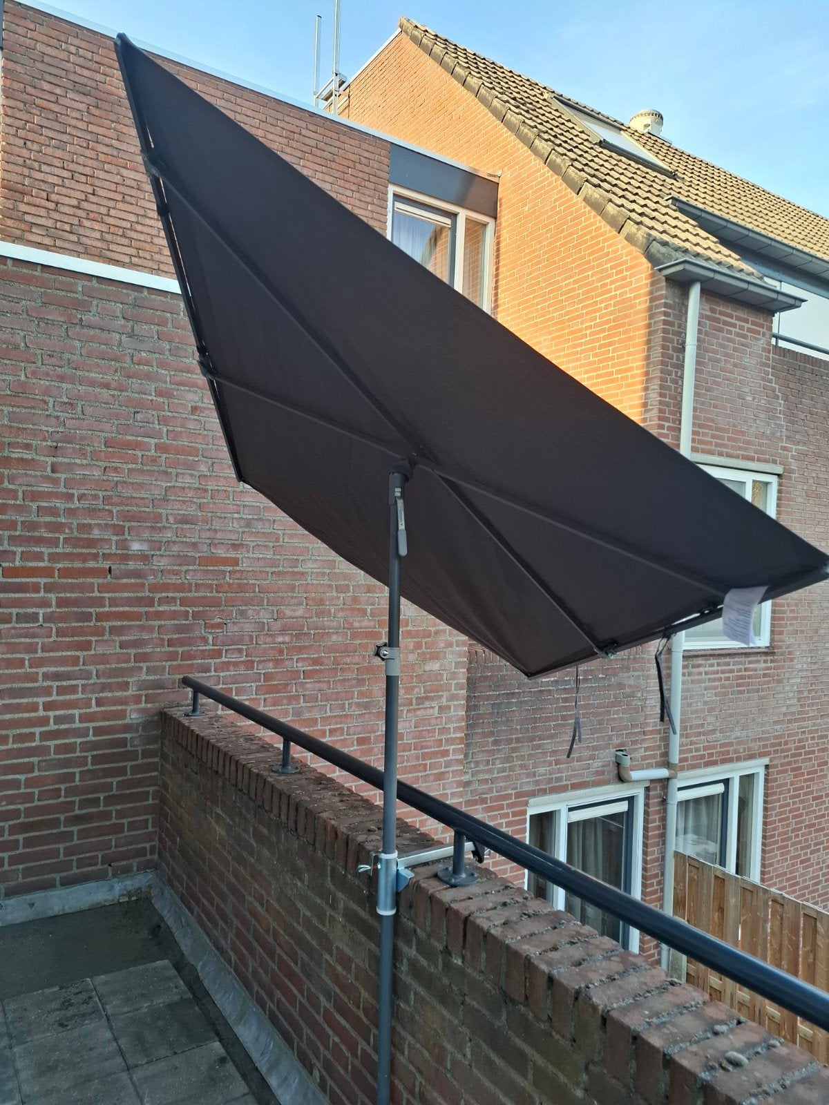 Balkon parasol met klem., Ophalen, Zo goed als nieuw, 1 tot 2 meter, Verstelbaar