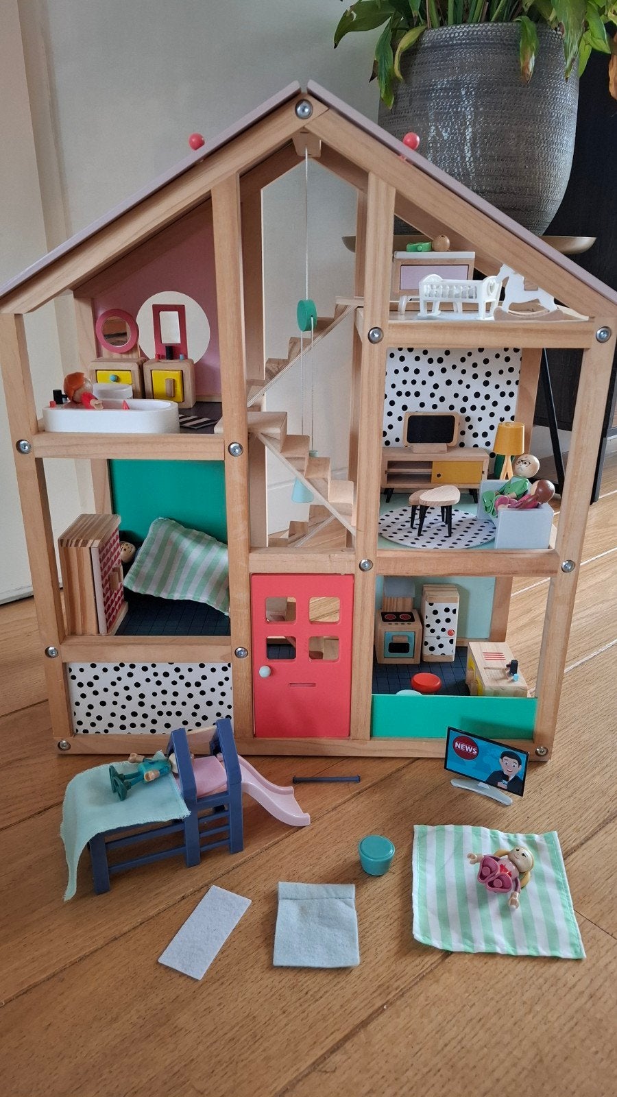 Houten Hema poppenhuis en Lupilu aanvulling + poppen, Ophalen, Zo goed als nieuw, Poppenhuis
