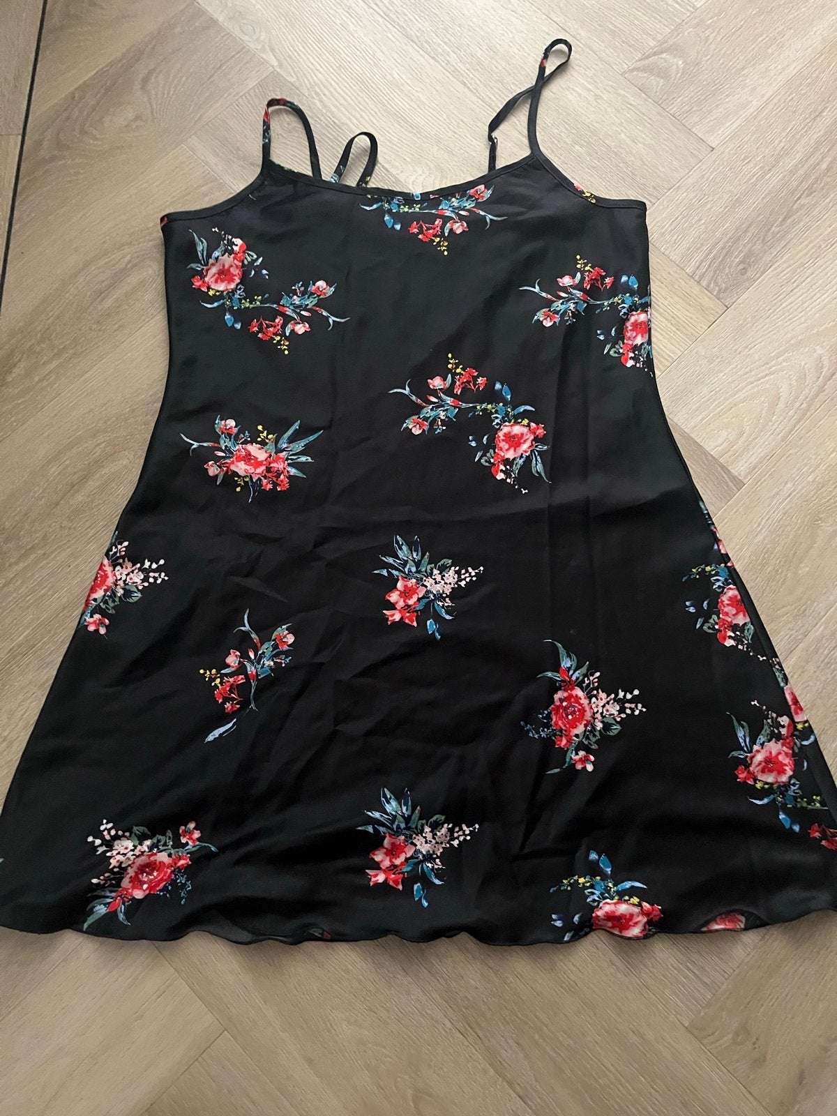 Zijdezachte Nachtjurk met Bloemenprint - Maat M, Kleding | Dames, Ophalen of Verzenden, Zwart, Nachtkleding