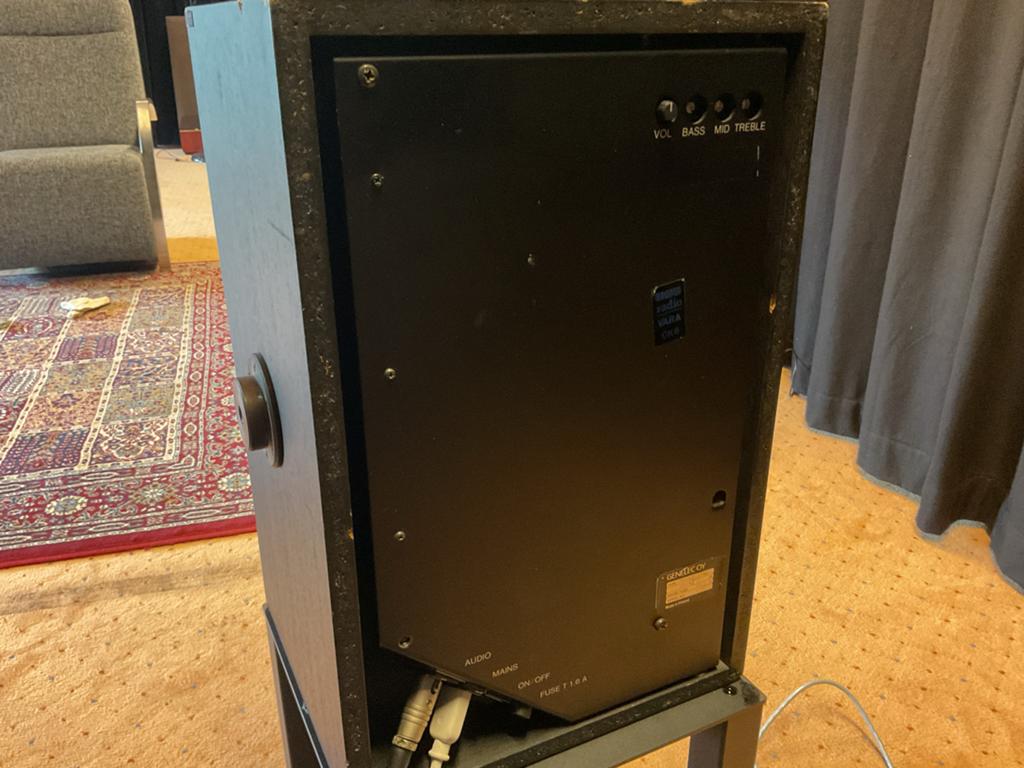 Genelec S30 actieve drieweg monitorluidsprekers, Overige merken, Gebruikt, Ophalen of Verzenden, 120 watt of meer