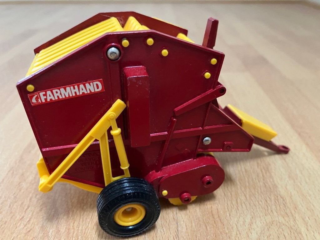 Britains Farmhand ronde balenpers, Ophalen of Verzenden, Zo goed als nieuw, Tractor of Landbouw, Britains
