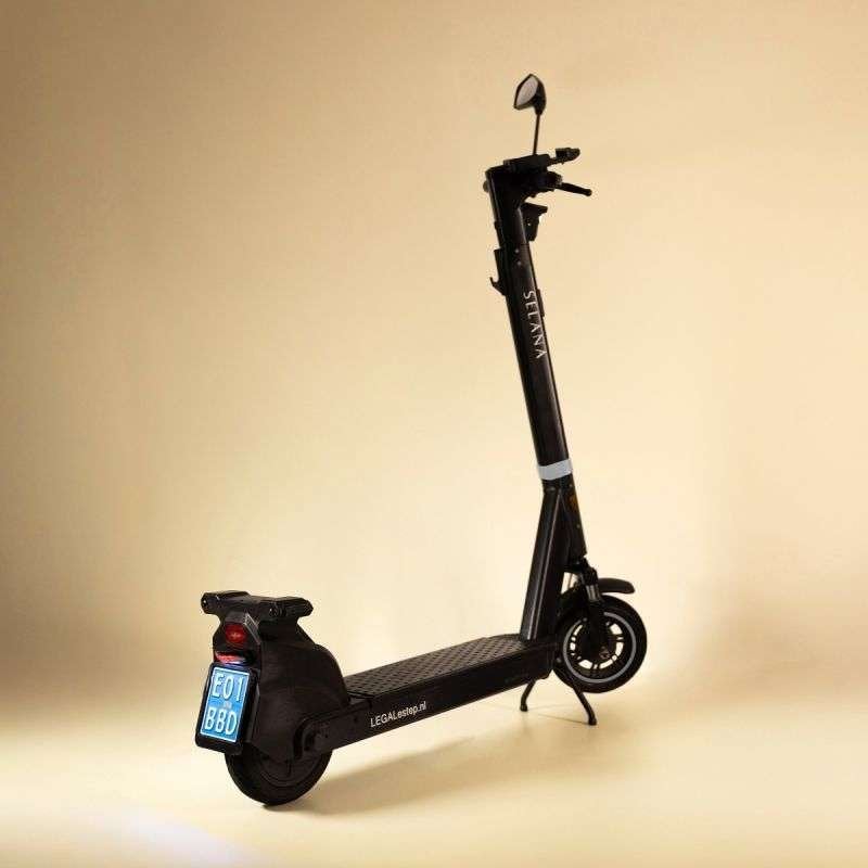 Selana eerste legale step  geen rijbewijs & geen helmplicht, Fietsen en Brommers, Steps, Niet ingevuld, Niet ingevuld, Nieuw, Ophalen of Verzenden