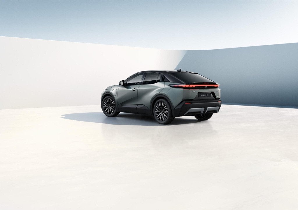 Toyota C-HR+ Dynamic Limited Edition 57.7 kWh €35.995,- RI, Auto's, Toyota, Overige modellen, Leder en Stof, 348 min, SUV of Terreinwagen