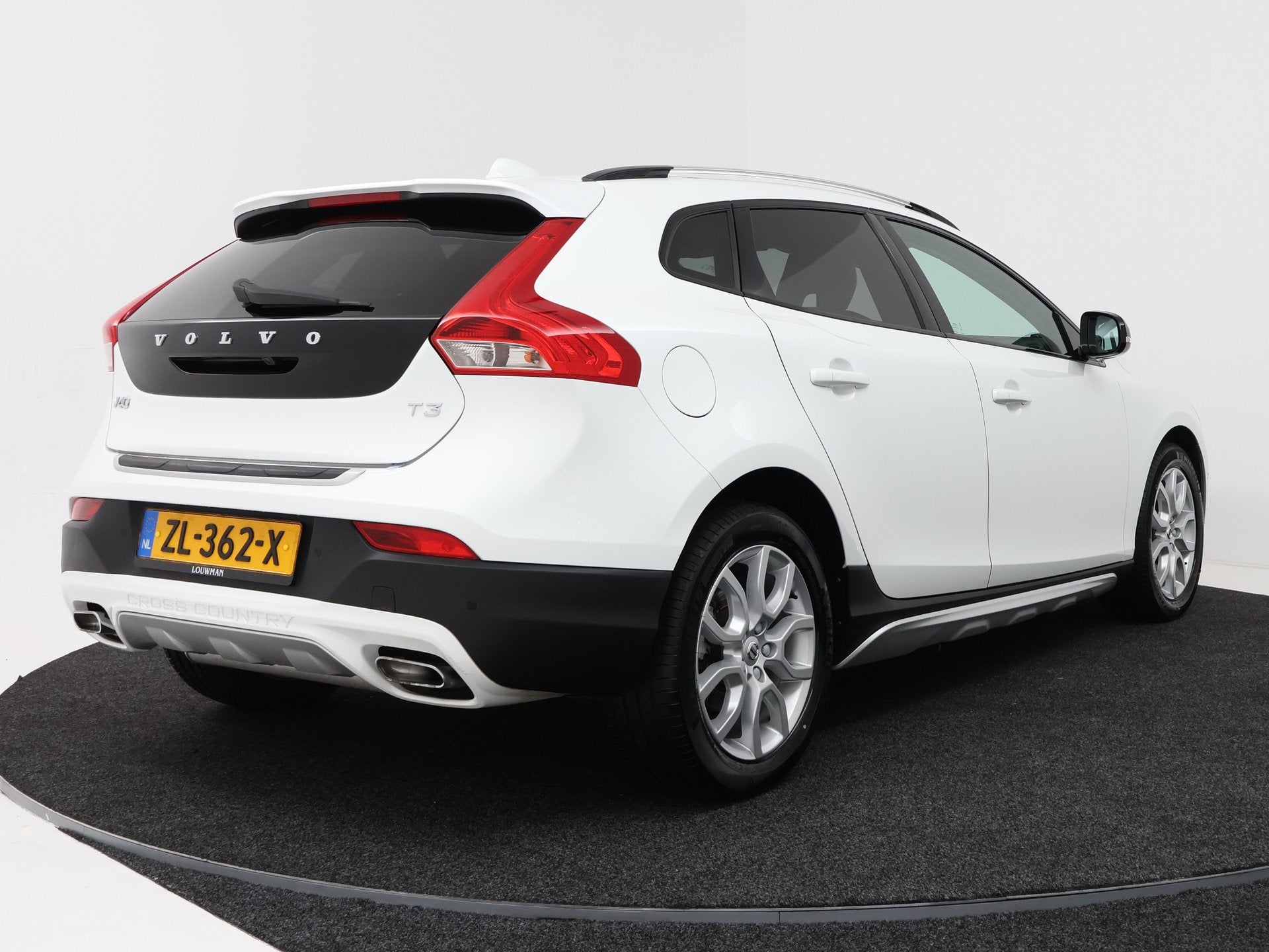 Volvo V40 Cross Country 1.5 T3 Polar+ Luxury | Panoramadak |, 12 maanden, 4 cilinders, Automatische klimaatregeling, Wit