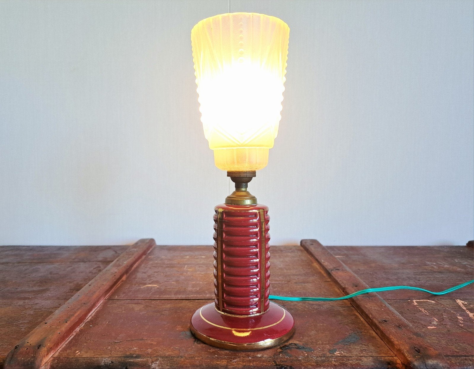 Prachtige Art Deco Tafellamp - Rode Keramiek met Goud, Ophalen of Verzenden