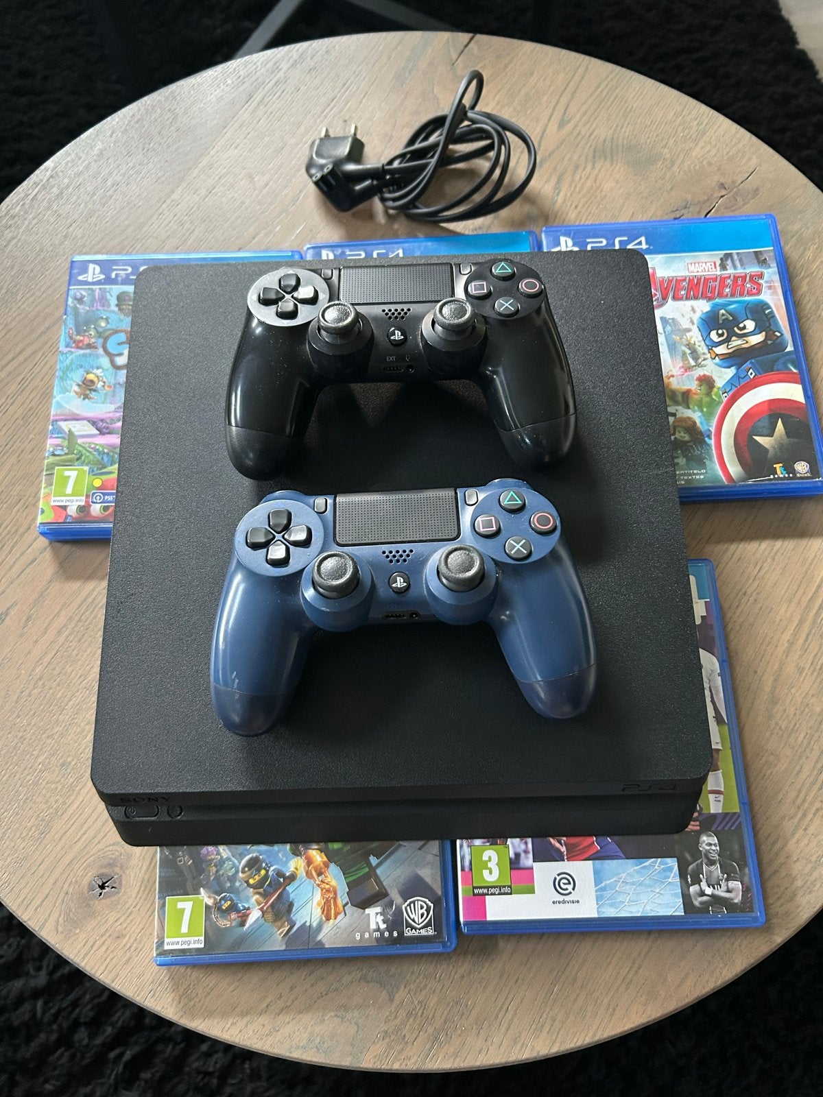 Playstation 4 Slim 500GB - 2 controllers - 5 games, Spelcomputers en Games, Ophalen, Met 2 controllers, Zo goed als nieuw, Slim