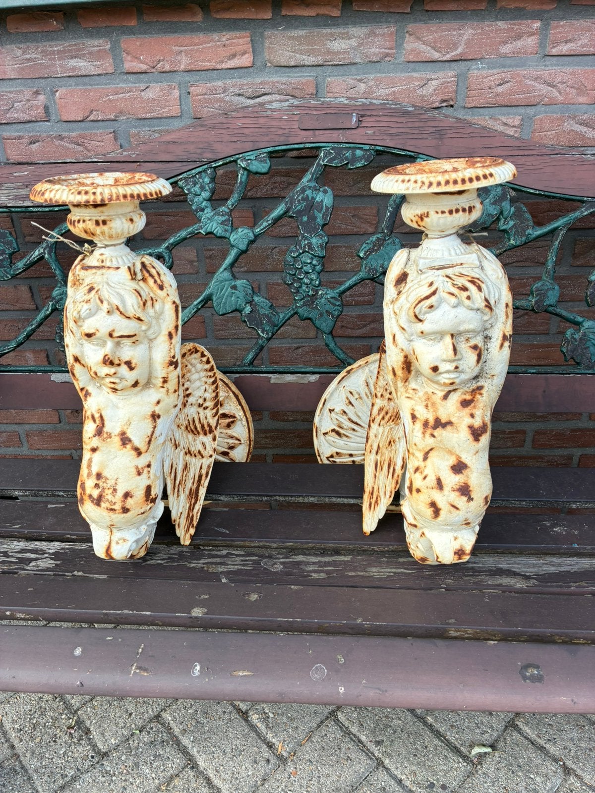 2 zware gietijzeren kandelaars, Ophalen