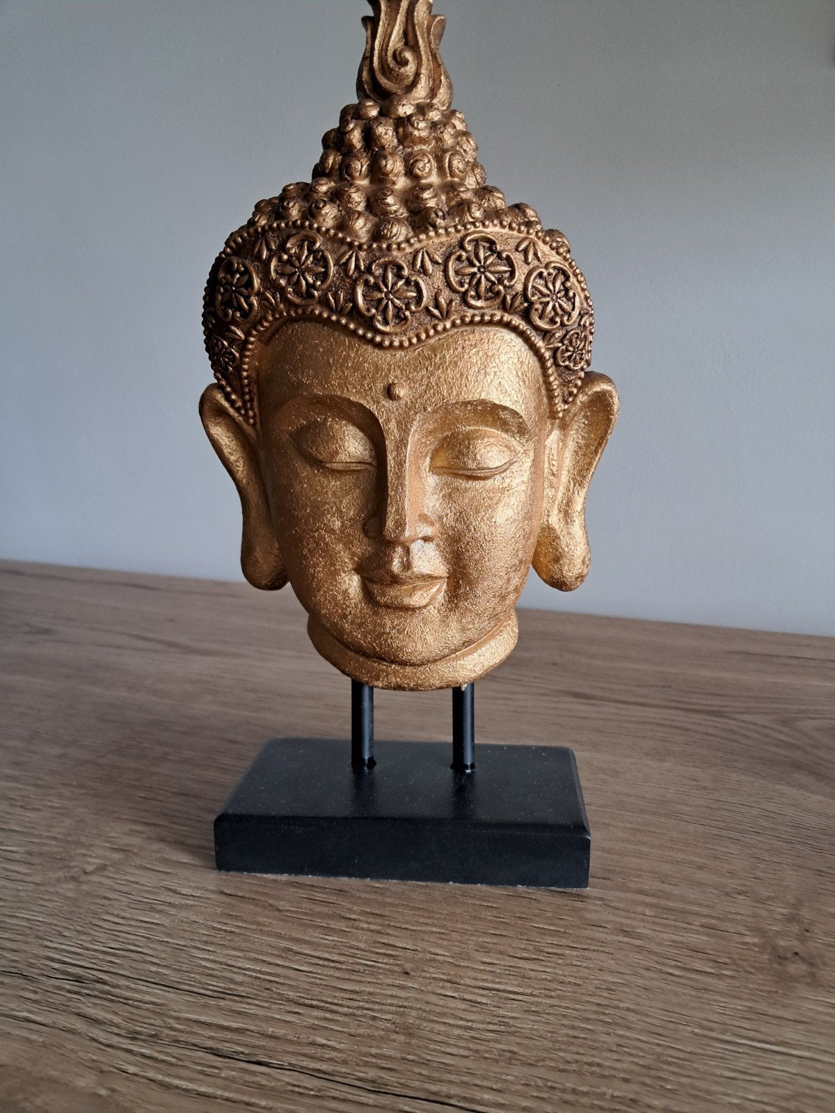 Gouden Boeddha Hoofd op Sokkel - Polystone Decoratie, Huis en Inrichting, Ophalen, Met sokkel, Zo goed als nieuw, Composieten