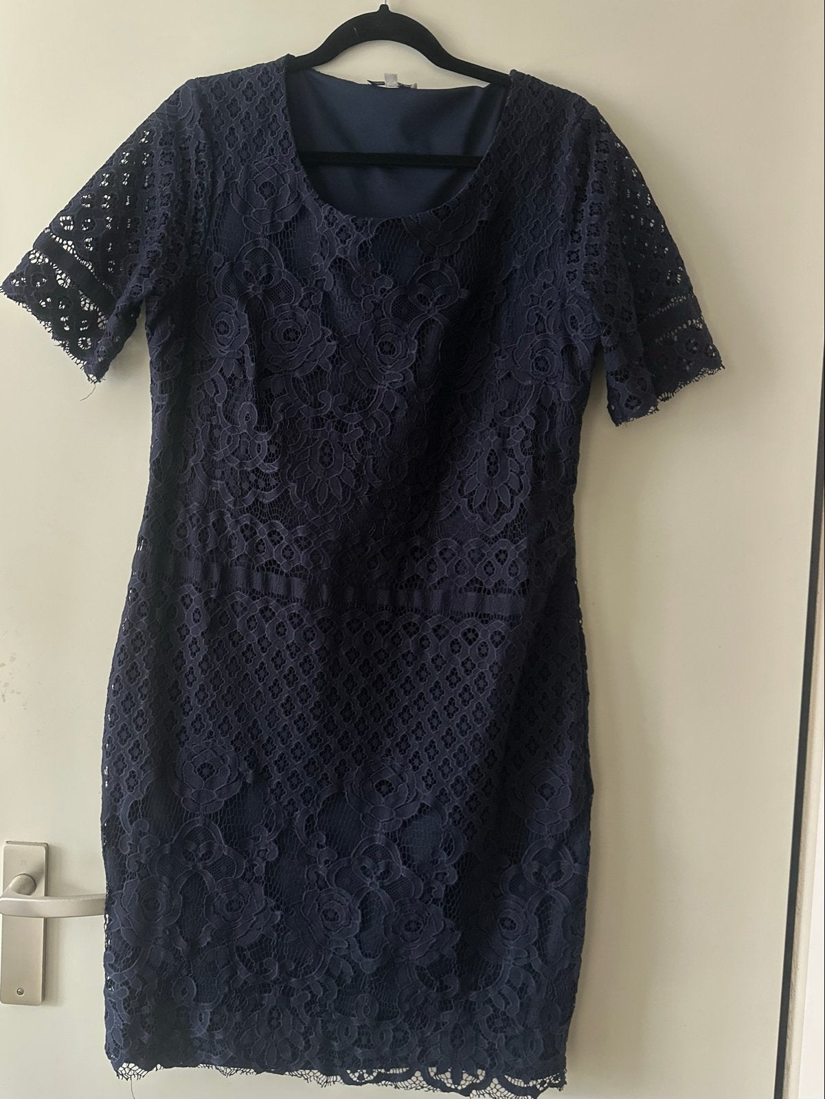 Miss Etam marineblauwe kanten jurk, maat L, Kleding | Dames, Jurken, Blauw, Maat 42/44 (L), Ophalen of Verzenden, Zo goed als nieuw