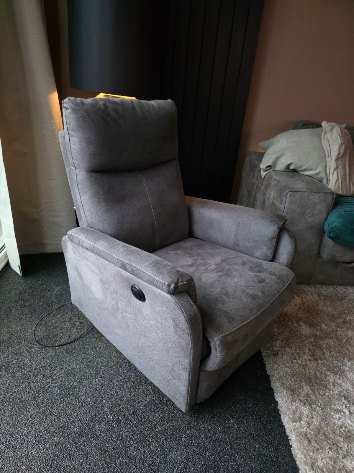 Comfortabele grijze relaxfauteuil met elektrische functie, Huis en Inrichting, Ophalen, Modern, Comfort, 75 tot 100 cm, Zo goed als nieuw