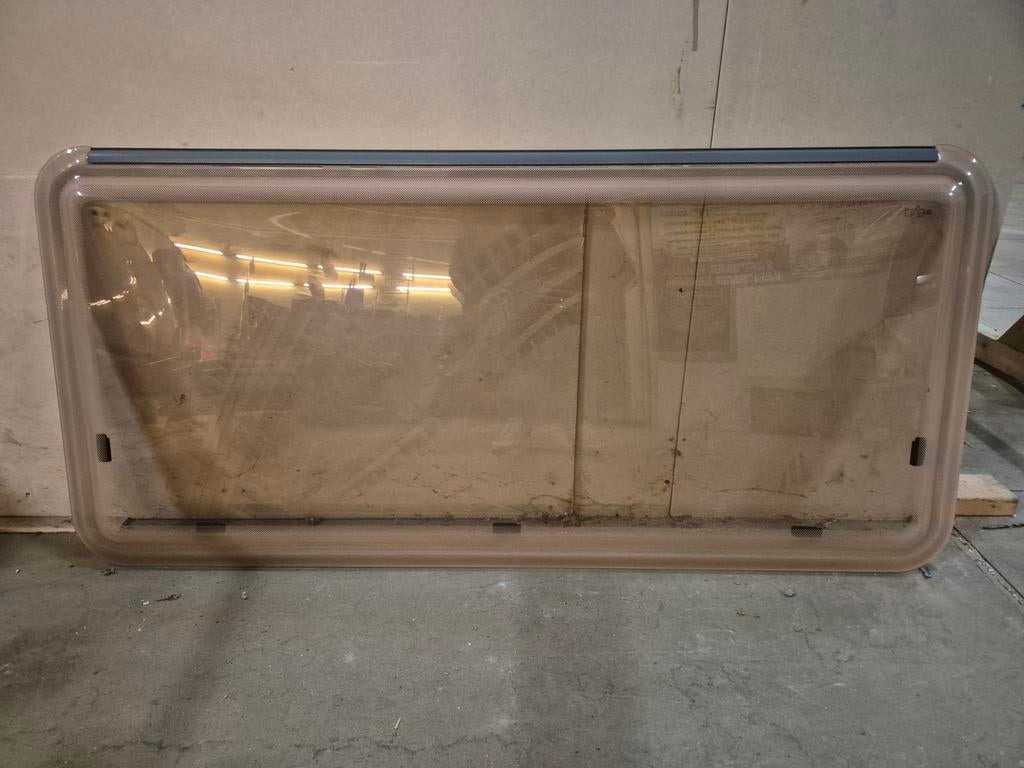 Raam Knaus 500, 550 FSK Rechterzijde (141 x 66) Polyplastic, Caravans en Kamperen, Caravan accessoires, Ophalen, Zo goed als nieuw
