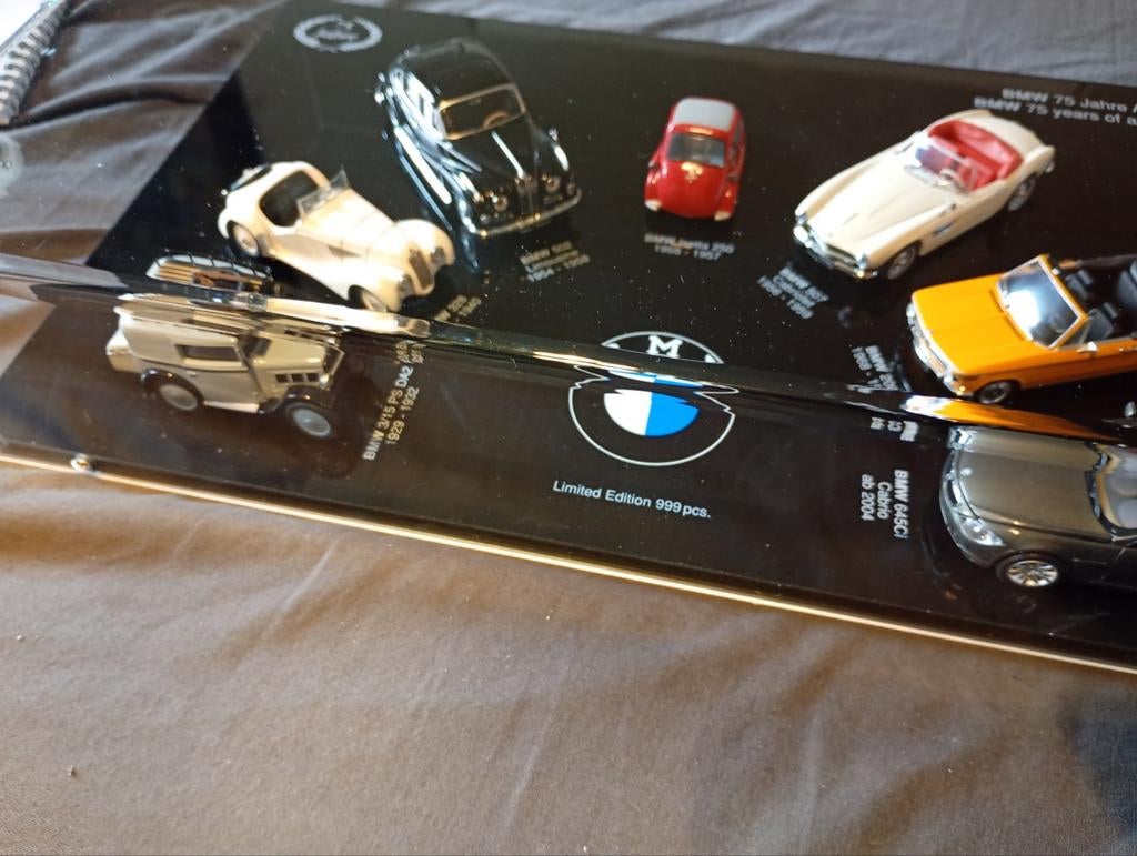 BMW 75 Jaar Carrousel met 7 Modellen Schaal 1:43 Origineel, Hobby en Vrije tijd, Modelauto's | 1:43, Ophalen, Zo goed als nieuw