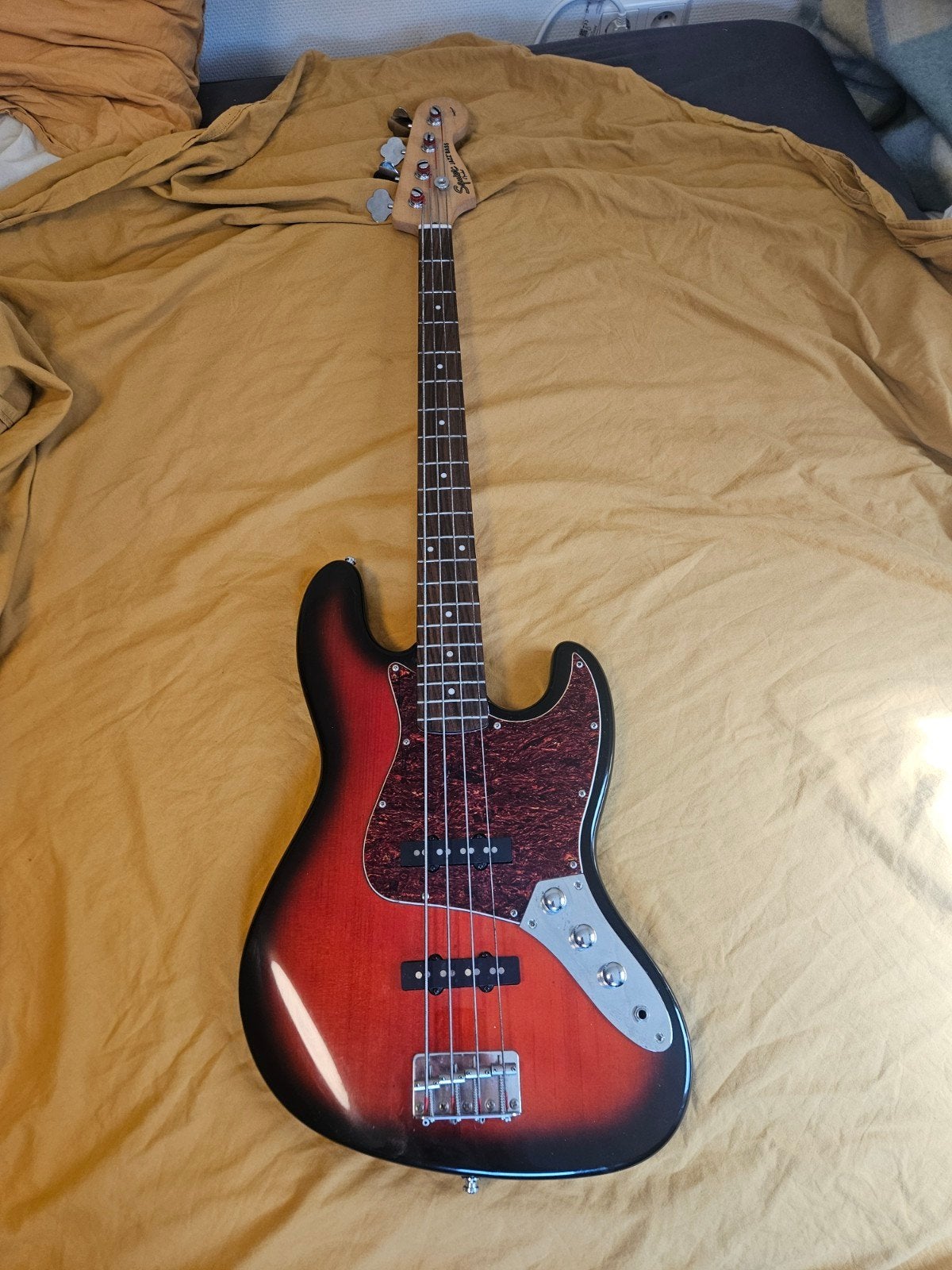 Squier Jazz Bass by Fender - Sunburst, Ophalen, Gebruikt, Elektrisch