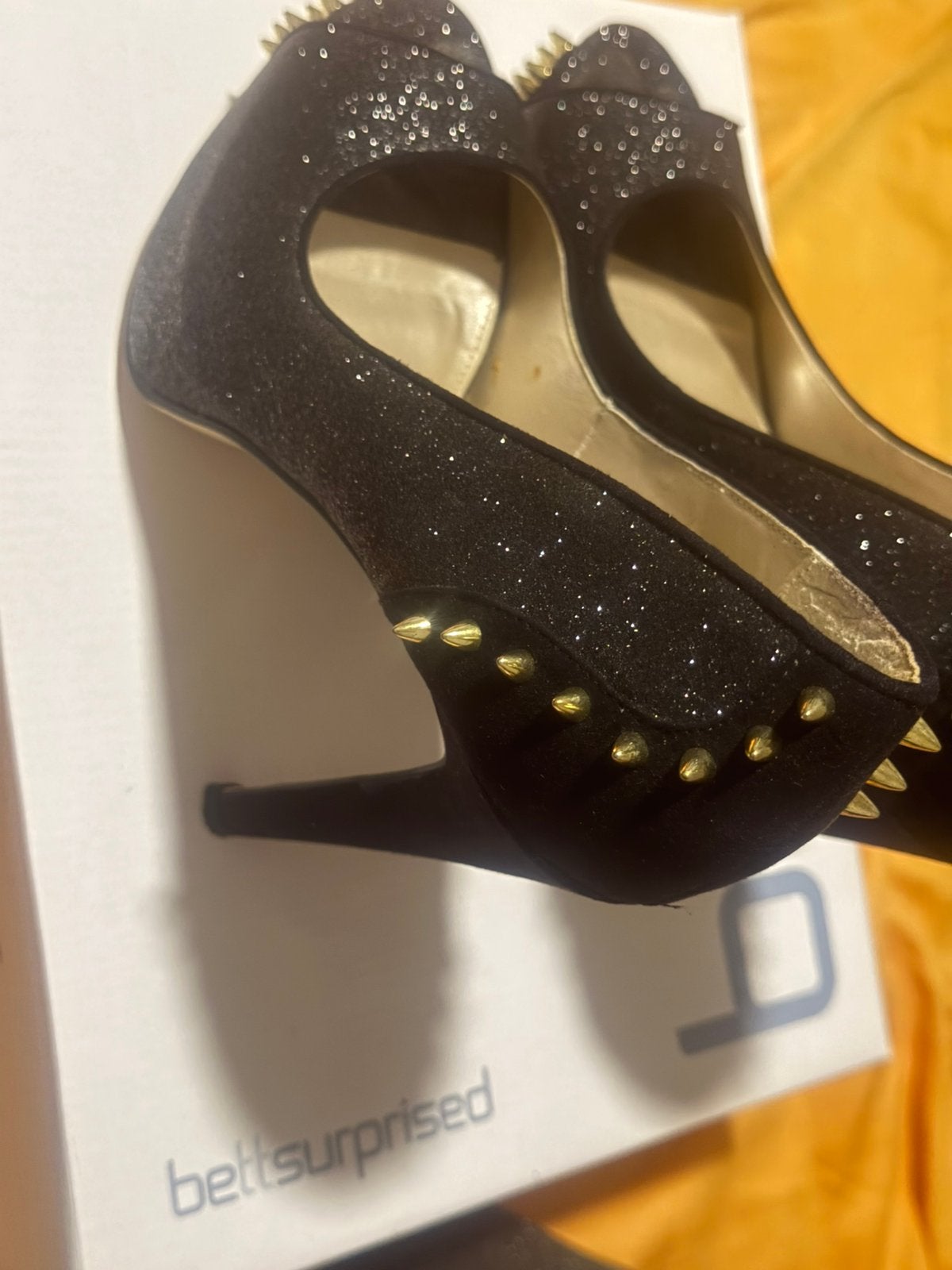 Te koop hele mooie en dure schoenen., Ophalen, Zwart, Sneakers of Gympen, Zo goed als nieuw
