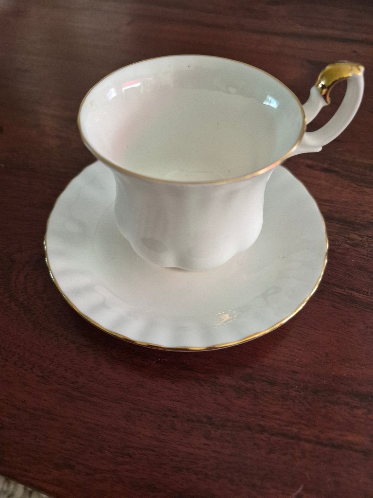6 x Dames kopje Royal Albert, model Val d'Or (mogen los), Ophalen, Zo goed als nieuw, Porselein, Kop en/of schotel