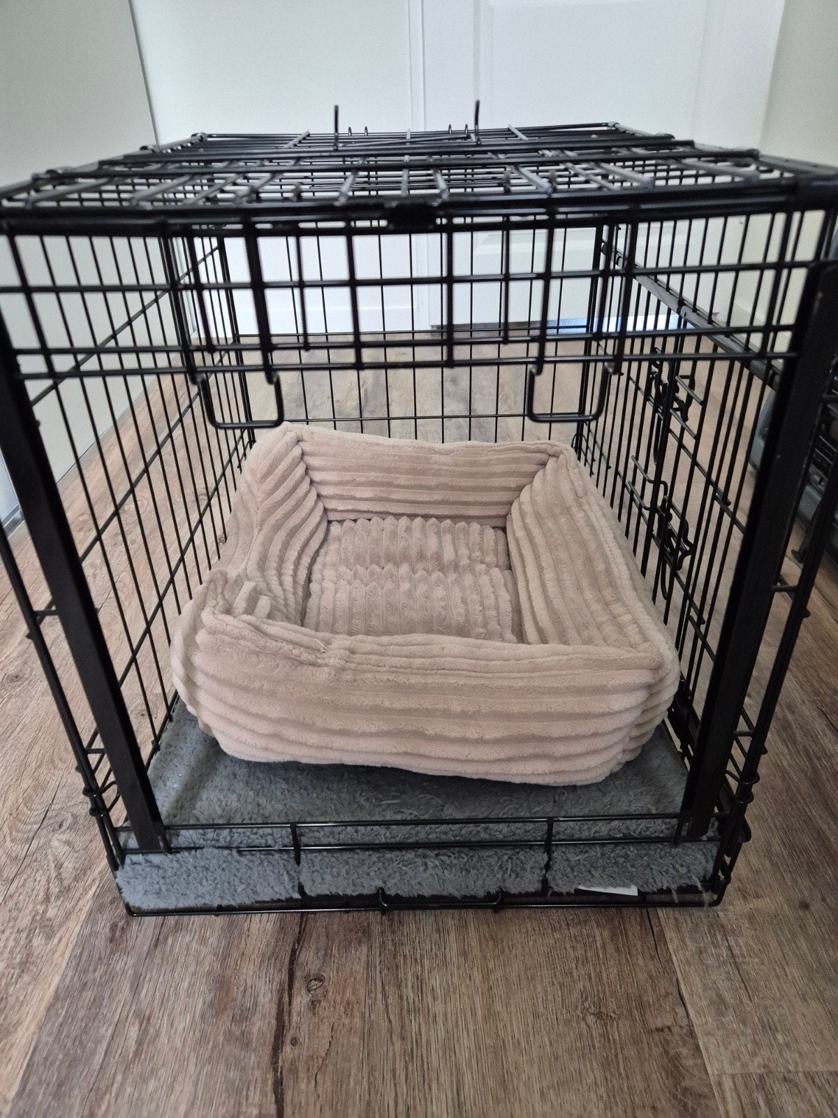 Hondenbench, maat S, inclusief zachte mat en mand., Dieren en Toebehoren, Ophalen, Minder dan 65 cm, Zo goed als nieuw, Minder dan 75 cm